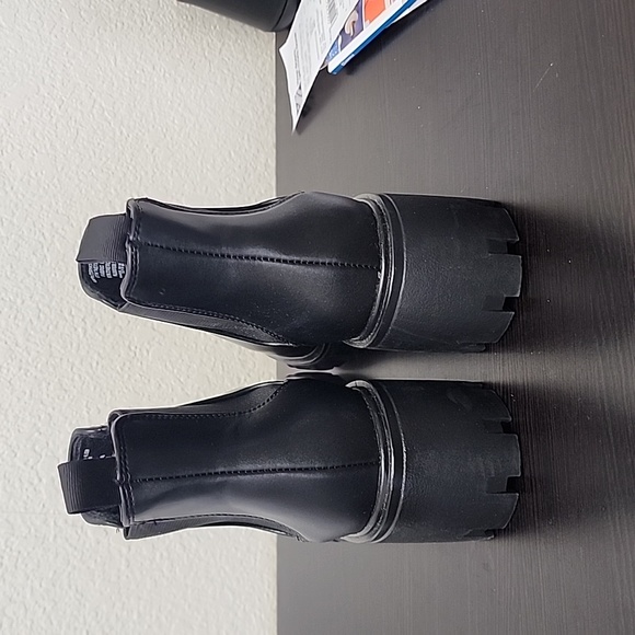 Steve Madden Women's Howler Ankle Boot - Picture 5 of 7